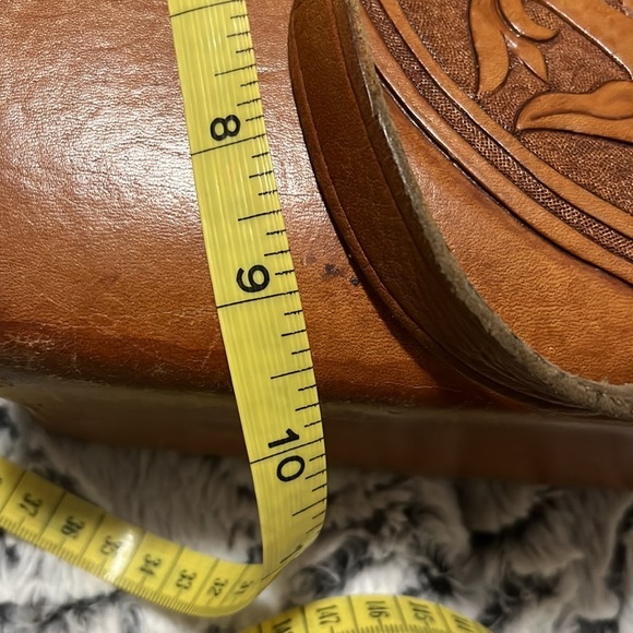 Stunning, unique, vintage hand tooled leather purse. - Picture 9 of 9